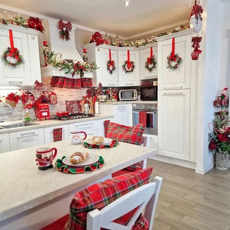 Make your kitchen festive with creative Christmas cabinet decorations. Find top ideas for above and beyond. Save this pin for more holiday inspiration! Christmas Cabinet Decorations, Easy Christmas Decorations, Christmas Kitchen Decor, Christmas Themes Decorations, Christmas Songs, Christmas Bedroom, Christmas Room, Youtube I, Holiday Inspiration