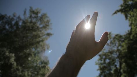 Blocking The Sun With Hand Pose, Hand Silhouette, Setting Ideas, Creative Portrait Photography, Story Setting, Figure Drawing Reference, Creative Portraits, Short Story, Figure Drawing