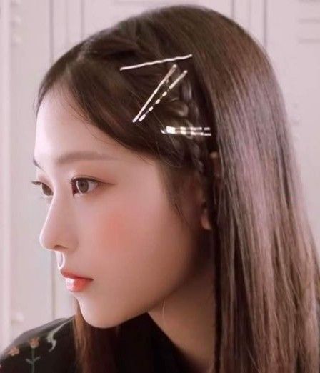 Haerin Side Profil, Haerin Side Profile, Dream Face, Haerin Icon, Korean Fashion Kpop Inspired Outfits, Y2k Girls, Korean Fashion Kpop, Love Store, Tilt Angle