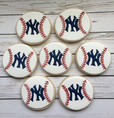 Dodgers Cookies Decorated, Yankees Cookies Decorated, Ny Giants Cookies, Baseballs Or Bows Cookies, Baseball Bat Cookies Decorated, Ny Yankees, Sugar Cookies, Cookie Decorating, Sugar Cookie