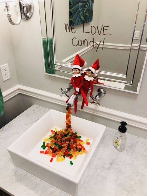 Creative Christmas Ideas, Christmas Ideas For Kids, Funny Elf On The Shelf, Easy Elf, Awesome Elf On The Shelf Ideas, Elf Activities, Funny Ideas, Xmas Elf, Elf Antics