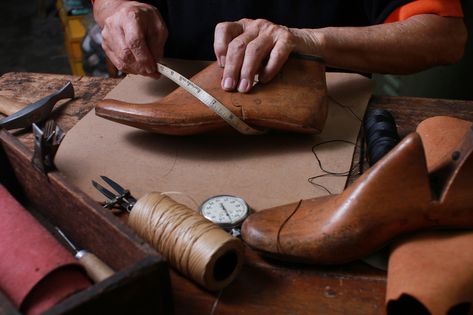 Shoe Cobbler, Cobbler