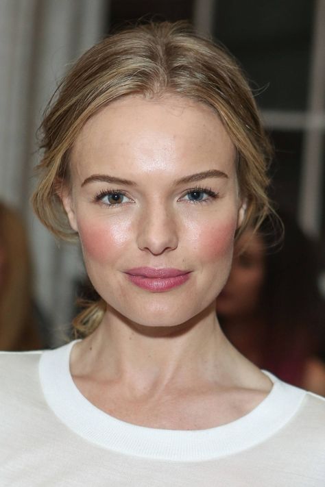 Makeup and simple hair First Date Makeup, Wedding Hairstyles And Makeup, Chignon Hair, Blush On Cheeks, Date Makeup, Lip Beauty, Beauty Make-up, Braut Make-up, Kate Bosworth