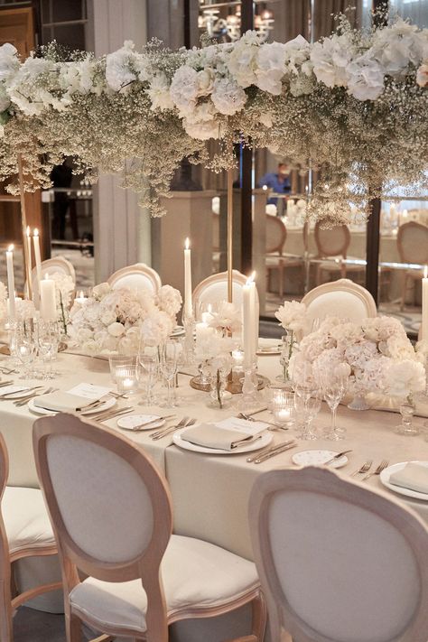 Weeding Decoration Ideas White, All White Luxury Wedding, Wedding 2024 Dress, Estate Table Wedding, Luxury Wedding Table Decor, Manor Wedding Decor, Luxurious Wedding Decor, Reception Table Design Wedding, Timeless Elegance Wedding Theme