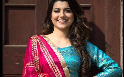 Nimrat Khaira – Punjabi singer and actress Peach Colour Suit, Peach Colour Combinations, Punjabi Singer, Nimrat Khaira, Peach Colour, Punjabi Outfits, Punjabi Salwar Suits, Indian Designer Outfits, Mysore