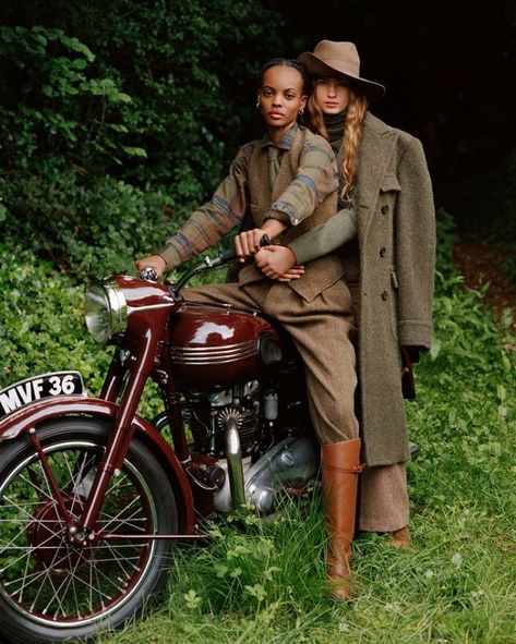 Polo Ralph Lauren Fall 2022 Campaign Lensed by Alasdair McLellan has a Human Touch Ralph Lauren Campaign, Alasdair Mclellan, Ralph Lauren Fall, Human Touch, Looks Country, Latest Handbags, Ivy Style, Casual Outfit Inspiration, Ralph Lauren Style