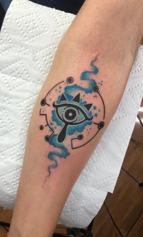 Video Game Tattoo Designs, Zelda Hand Tattoo, Legends Of Zelda Tattoo, Sheikah Tattoo, Zelda Twilight Princess Tattoo, Zelda Tattoo Design, Tears Of The Kingdom Tattoo, Zelda Tattoo Ideas, Zelda Sleeve