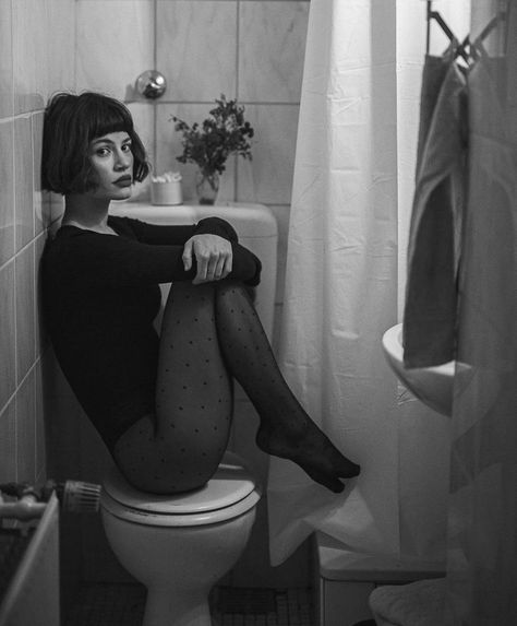 Indoor Shooting, Vintage Photoshoot, Free Yourself, Bathroom Photos, Bathroom Pictures, Photoshoot Concept, Shooting Photo, Vintage Bathroom, Dec 30