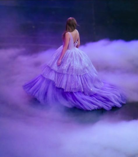 Aesthetic Dress Outfit, Taylor Swift Enchanted, Dream Collage, Swift Aesthetic, Photos Of Taylor Swift, Lover Dress, Taylor Swift Speak Now, Taylor Swift Cute, Estilo Taylor Swift