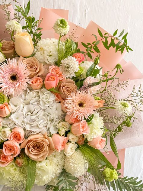 Seasonal Plants, Silk Arrangements, Bouquet Gift, Cream Wedding, Flowers Arrangements, Flowers Bouquet Gift, Peach And Green, Peach Flowers, Beautiful Flower Arrangements