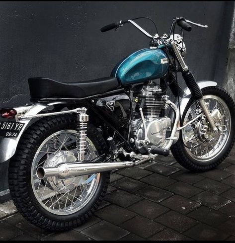 Sepeda Retro, Custom Bikes Cafe Racers, Brat Bike, Vintage Honda Motorcycles, Honda Scrambler, Scrambler Custom, Moto Cafe, Honda Cub, Japanese Motorcycle