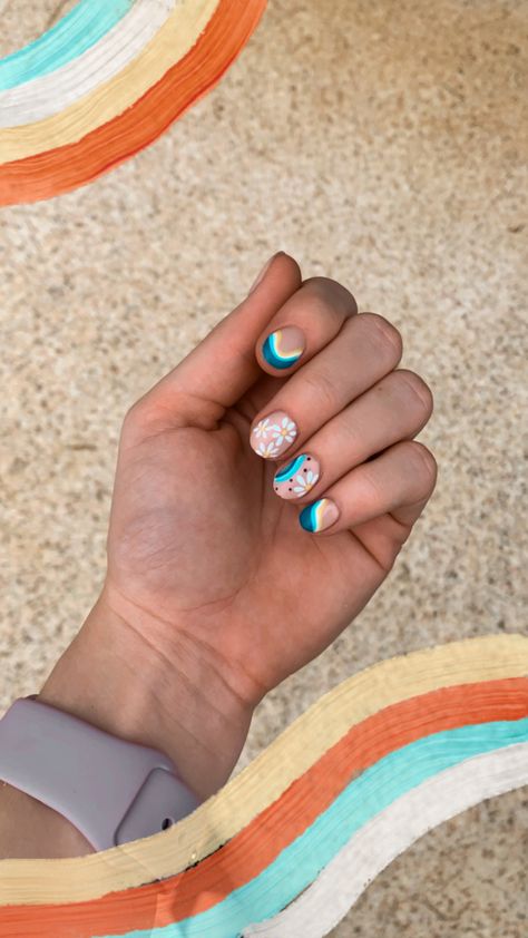 Spring Gel Manicure Short Nails, Grandma Nails Designs, Hippie Nails Simple, Short Hippie Nails, Hippie Nail Designs, Fun Beach Nails, Nails 2023 Acrylic, Hippie Nail Art, Summer Nails 2023