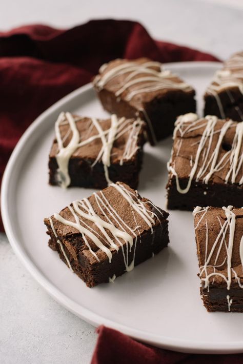 Chocolate Syrup Brownies, Wine Brownies, Red Wine Brownies, Wine Flavors, Chocolate Wine, Brownies Recipe Easy, Fudgy Brownies, Chocolate Syrup, Dark Chocolate Chips