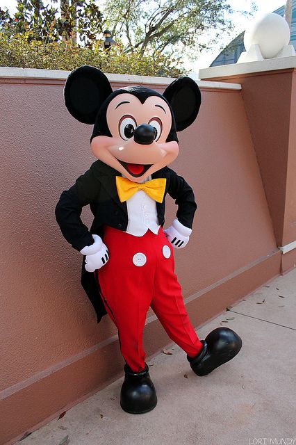 Mickey Mouse ミッキー、ミッキー着ぐるみならhttp://www.mascotshows.jp/product/mickey-mouse-mascot-adult-costume.html Mickey Mouse Costume Toddler, Mickey Costume, Frozen Costume Adult, Mickey First Birthday, Fiesta Mickey Mouse, Minnie Y Mickey Mouse, Pluto Disney, Mickey Mouse Costume, Couple Halloween Costumes For Adults