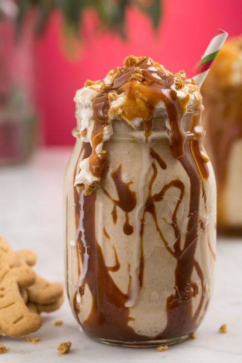 Caramel Milkshake, Gingerbread Caramel, Gingerbread Dessert, Cookie Milkshake, Gingerbread Recipes, Gingerbread Recipe, Milkshake Recipes, Ice Cream Cookies, Milkshakes