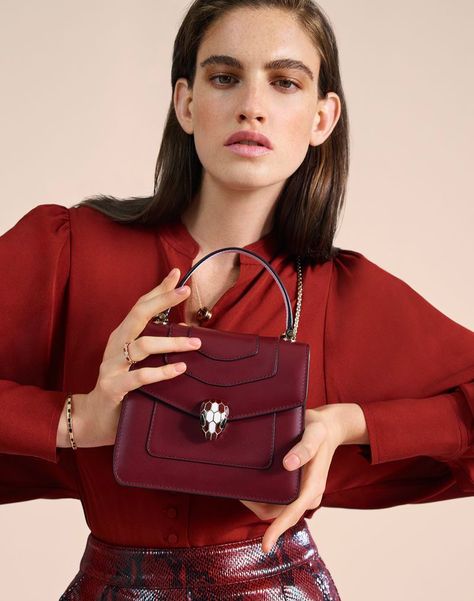 Bulgari Serpenti Fall 2019 by Frankiewicz & Rozniata (Bulgari) Bulgari Serpenti, Shooting Bags, Business Portrait Photography, Jewelry Product Shots, Photography Bags, Shoes Photography, Model Inspo, Outdoor Photoshoot, Fashion Photography Poses