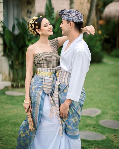 Laura Theux, Bali Wedding Dress, Prewedding Adat, Wedding Bali, Bali Prewedding, Indonesia Traditional, Indonesian Heritage, Non Hijab, Undangan Digital