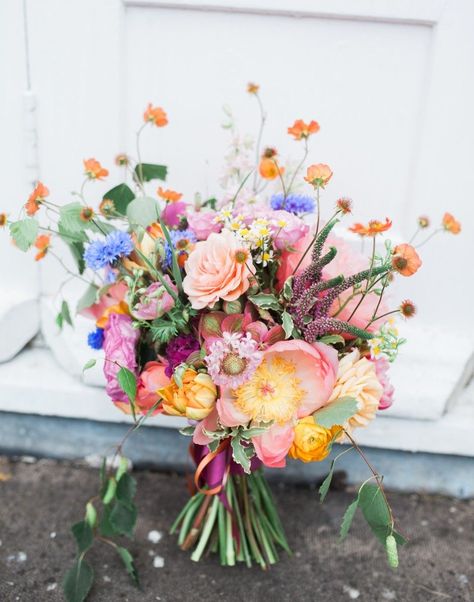 Wildflower Bridal Bouquets, Wildflower Wedding Theme, Colorful Wedding Bouquet, Colorful Wedding Flowers, Summer Wedding Bouquets, Bridal Bouquet Flowers, Spring Wedding Flowers, Bright Wedding, Colorful Bouquet