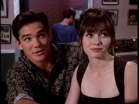 Brenda Walsh Outfits, Beverly Hills 90210 Fashion, Brenda 90210, Cinema Outfit, 90s Witch, Shannon Doherty, 90s Television, 90210 Fashion, Fashion Brenda