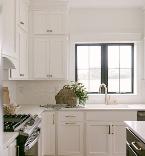 Kitchen Windows Above Sink Ideas, Kitchen Window Above Sink, Kitchen Windows Above Sink, Window Above Kitchen Sink, Window Above Sink, Small Kitchen Window, Stylish Small Kitchen, Above Kitchen Sink, Window Over Sink