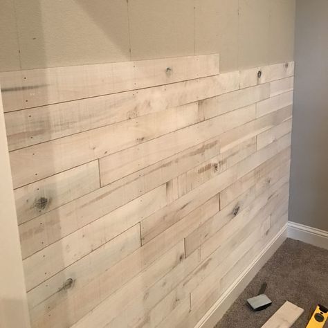 how to create an accent wall using white washed boards White Wash Barnwood, White Wood Accent Wall, Pallett Wall, White Wood Walls, Oak Shiplap, Shiplap Room, Wall Behind Bed, White Wash Walls, Porch Office