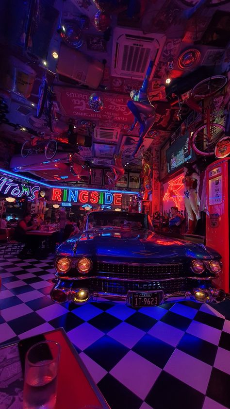 80s Vibes Aesthetic Wallpaper, Nostalgic 90s Aesthetic, Arcades Aesthetic, 80s Core Aesthetic, Old Arcade Aesthetic, Arcade Aesthetic Wallpaper, Vintage Arcade Aesthetic, 1980s Aesthetic Retro, 90s Club Aesthetic