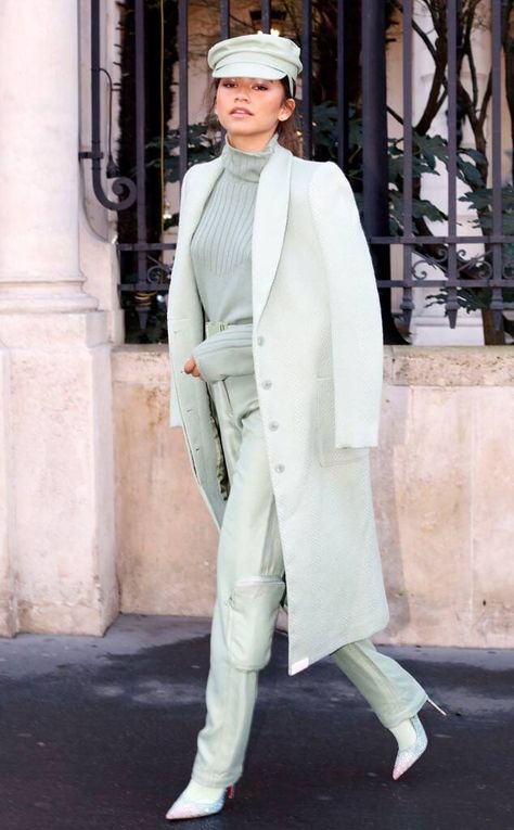 Marvelous in Mint from Zendaya's Best Fashion Week Looks Ever Zendaya Street Style, Mint Green Fashion, Mint Green Outfits, Mint Outfit, Zendaya Outfits, Zendaya Style, Black Bloggers, Top Fashion Bloggers, Monochrome Fashion