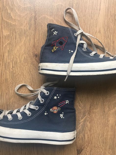 Converse Embroidery Space, Converse Embroidery Ideas, Shoe Embroidery, Upcycle Shoes, Converse Embroidery, Embroidered Converse, Blue Converse, Custom Converse, Embroidery Shoes