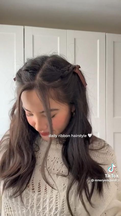 Easy Ponytail, Ponytail Hairstyle, Hair Style Korea, Long Hairstyle, Fesyen Rambut, Hairstyles For Layered Hair, Trendy Hairstyle, Hair Tips Video, Ribbon Hairstyle