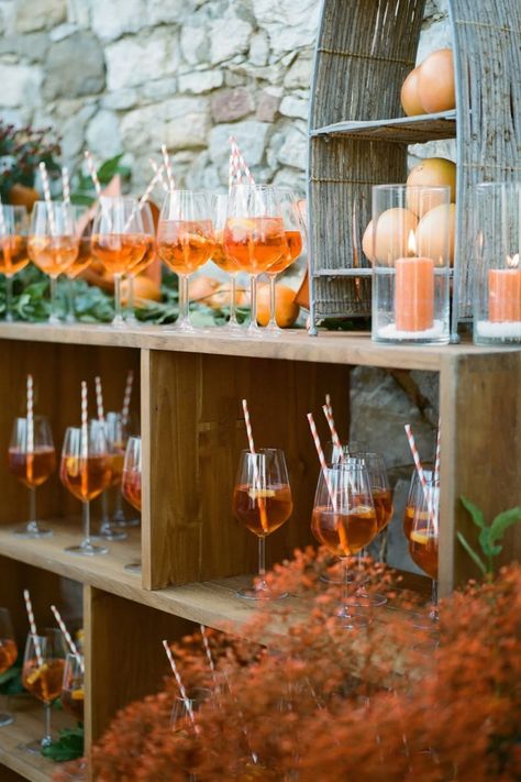 Fresh and colorful cocktail bar setup featuring Aperol Spritz, citrus decor, and rustic wooden details for a cheerful celebration. Cocktail Bar Setup, Aperol Spritz Bar, Spritz Bar, Citrus Decor, Bar Setup, Bar Inspiration, Colorful Cocktails, Elegant Weddings, Bar Set Up