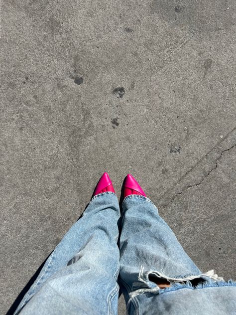 Heel jeans combo pink aesthetic baggy jeans mom jeans 
Pink shoes Pointy Heels With Jeans, Pointy Heels Outfit Jeans, Pointy Heels Outfit, Jeans Heels Outfit, Red Stilettos, Pointy Heels, Heels Outfits, Outfit Jeans, Insta Inspo