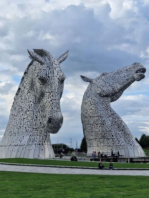 Kelpies Scotland The Kelpies Scotland, Kelpies Scotland, Irish Countryside, Collie Dog, Horse Sculpture, British Isles, Animal Sculptures, Animal Art, Scotland