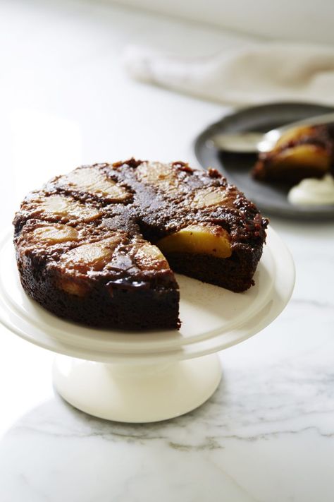 Foodie Friday: Easy pear and ginger upside down cake - The Interiors Addict Pear And Ginger Cake, Foodie Friday, Pear Cake, Ginger Cake, Pear Recipes, Favorite Dessert Recipes, Pineapple Upside Down Cake, Vogue Living, Just Cakes