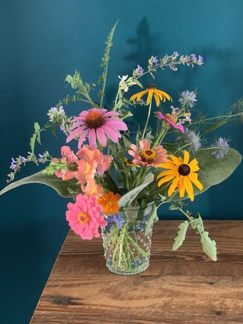 Flower Vase Reference, Black Eyed Susan Bouquet, Coneflower Bouquet, Cone Flower Bouquet, Zinnia Arrangements, Vase Reference, Zinnia Bouquet, Black Eyed Susan Flower, Wildflower Centerpieces