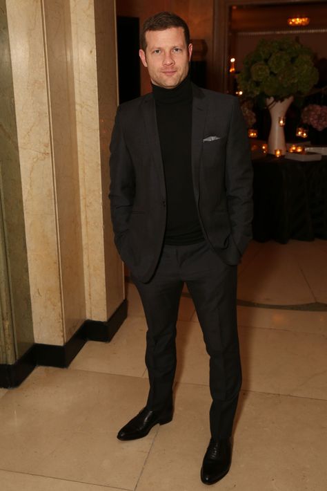 Dermot O'Leary at The Rake/ Claridge's Party during London Collections: Men AW14 #LCM Turtle Neck Suit, Turtleneck Suit, Mens Black Suit Jacket, Fashion For Men Over 40, Black Men Suits, Suits Usa, Charcoal Suit, London Fashion Week Mens, Black Suit Men