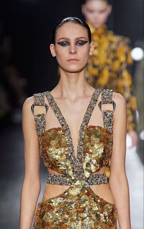 Look #33 Profile designer FAUSTO PUGLISI photography FILIPPO FIOR / MILAN FASHION WEEK Armenian Fashion, Couture 2023, Fashion 1920s, Gold Gallery, Fausto Puglisi, Custom Dress, Trendy Blouses, Trendy Blouse Designs, Fashion Inspiration Design