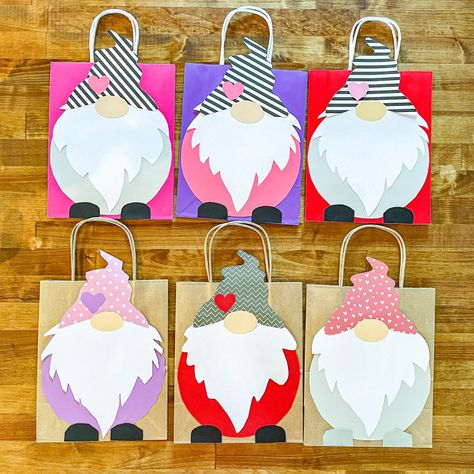 Simple DIY Gnome Valentine Bags » LEARNING WITH MALLORY Gnome Template, Valentine Bags, Gnome Valentine, Valentine Template, Diy Gnome, Valentine Crafts For Kids, Diy Gnomes, Valentine Svg, Gnomes Crafts