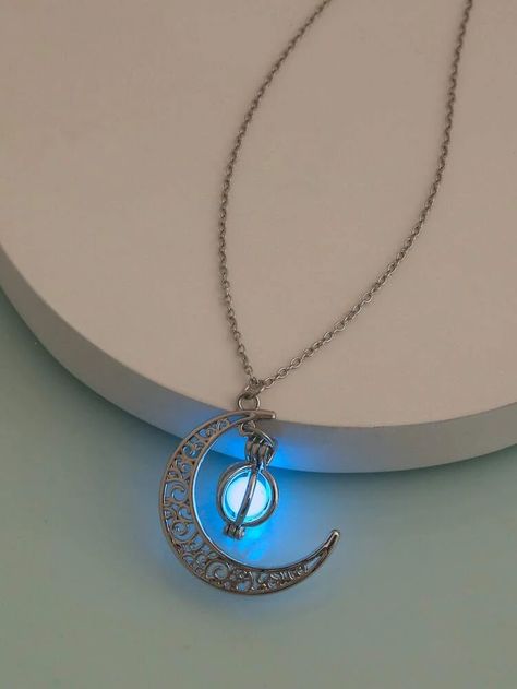 Glowing Necklace, Pretty Jewelry Necklaces, Magical Jewelry, Moon Pendant Necklace, Moon Charm, Cool Necklaces, Girly Jewelry, Moon Pendant, Stylish Jewelry