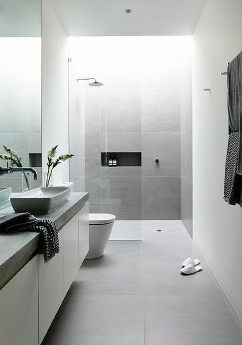 Minimal Bathrooms, Makeover Kamar Mandi, Minimal Bathroom, Decor Baie, Small Tiles, Bathroom Design Inspiration, Bathroom Tile Designs, Bathroom Goals, Basement Bathroom