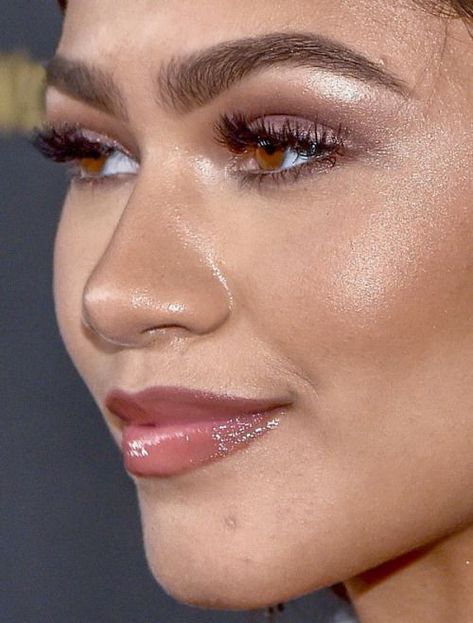 Zendaya Makeup, Cakey Makeup, Nose Jobs, Feminine Makeup, Bad Skin, Red Carpet Makeup, Bad Teeth, Zendaya Style, Chic Makeup