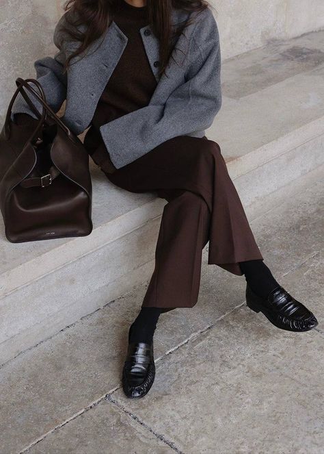 Loafers Outfit Fall, How To Style Loafers, Loafer Outfits, Loafers Outfit, Brown Outfit, Grey Outfit, Mein Style, Autumn Outfit, 가을 패션