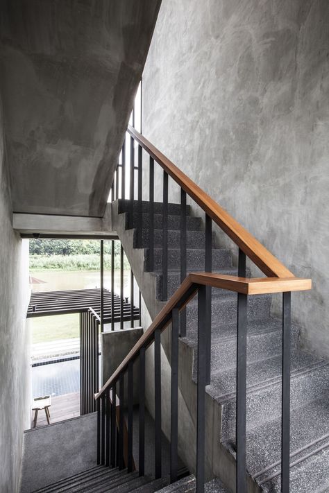 Modern Railing, Staircase Designs, Staircase Railing Design, Handrail Design, Stairs Design Interior, Staircase Handrail, Interior Staircase, Marble Stairs, Stair Railing Design