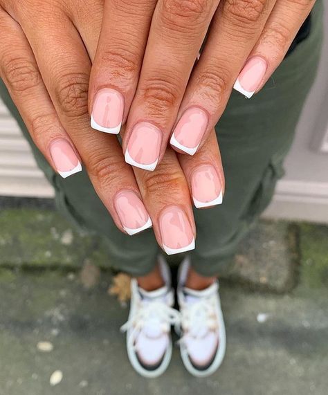 BIAB 🤩 Repost @westbeauty_byharriet ・・・ A late upload while I’m feeding my little baby George 💙 TB to when I got to do french for… Nails Inspiration Short, Nails Biab, Biab Nails, Brown Nail Art, Sheer Nails, Brown Nails Design, Chrome Nail Art, Makeup Hacks Beauty Secrets, Short Nails Art