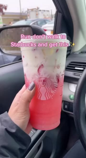 Coffee Drinks Starbucks, Refresher Starbucks, Starbucks Drink Menu, Drinks Starbucks, Starbucks Secret Menu Recipes, Cold Starbucks Drinks, Starbucks Drinks Diy, Secret Starbucks Recipes, Iced Starbucks Drinks