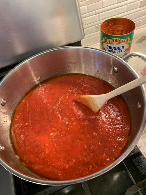 SIMPLE ITALIAN TOMATO SAUCE Best Vodka Sauce, Vodka Sauce Recipe, Best Vodka, Baked Teriyaki Chicken, Italian Tomato Sauce, Homemade Pasta Recipe, Italian Herbs, Grilled Meat Recipes, Italian Sauce