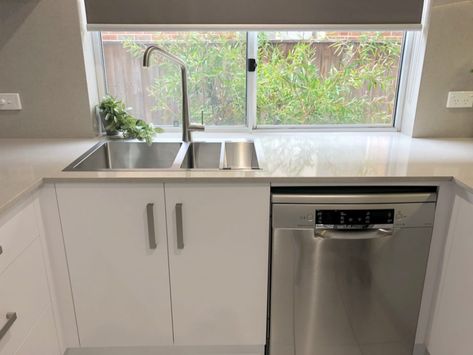 U Shaped Kitchen - smaller sink / off center to allow for dishwasher beside? U Shaped Kitchens, Small U Shaped Kitchen, G Shaped Kitchen, Small Dishwasher, Kitchen Layouts, Small Sink, L Shaped Kitchen, U Shaped Kitchen, Kitchen Splashback