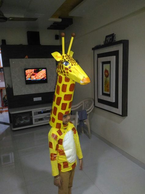 Diy giraffe fancy dress Giraffe Fancy Dress Kids, Giraffe Fancy Dress, Agrasen Jayanti, Mad Hatter Fancy Dress, Wild Things Costume, Baby Giraffe Costume, Diy Giraffe, Giraffe Dress, Giraffe Print Dress