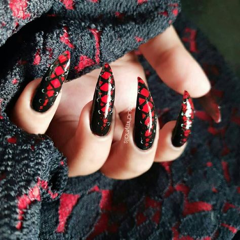 @longnailspage on Instagram: “@donuttouchmynails: Red and black portrays the essence of my existence.. ☺❤🖤 Goth Red Nails, Rock Nails, Sharp Claws, Punk Nails, Gothic Nails, Goth Nails, My Board, Black Rock, Nail Inspiration