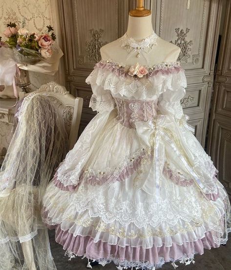 Ƈ𝑢𝑡𝑒🐹𝘚𝘰𝘧𝘵🐇Ƈυ∂∂ℓу🧸 on Twitter: "https://t.co/du1ne2XurP" / Twitter Lace Prom Dresses With Sleeves, White Pretty Dress, Winter Fairy Dress, Loltia Outfits, Lace Made Dress, Cutecore Dresses, Cute Fantasy Dress, Fansty Dresses, Pretty Wedding Dresses Princesses