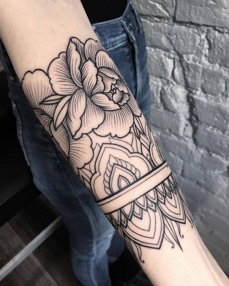 Flowers Tattoo ideas. Black Flower Forearm tattoo for Women. Etching Forearm Tattoos for Girls. Explore more Tattoo ideas on positivefox.com Forearm Tattoo Girl, Amanda Lynn, Tattoo Snake, Tattoo Diy, Body Decor, Men Tattoos, Forearm Tattoo Design, Cat Tattoos, Forearm Tattoo Women